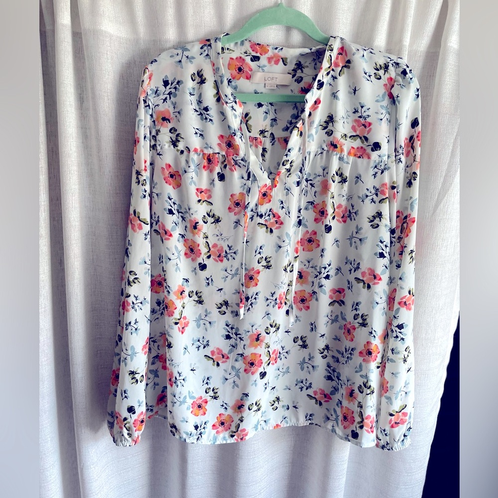 ✨LOFT✨floral blouse